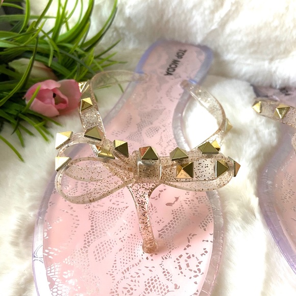 Clear bow flip flop jelly sandals with gold studs - Picture 3 of 7